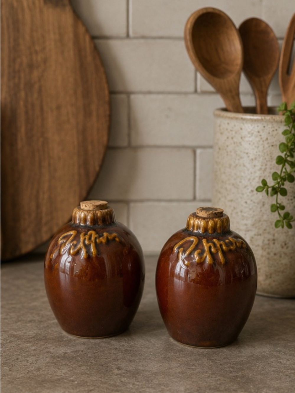 Vintage Hull Pottery Brown Drip Glaze Ceramic Salt & Pepper Shakers Set 2